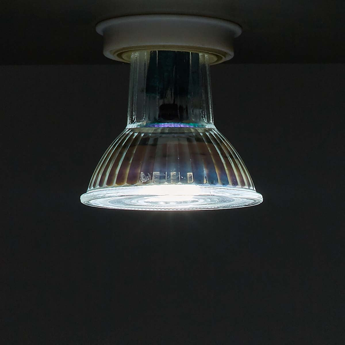 SmartLife LED Spot | Wi-Fi | GU10 | 345 lm | 4.9 W| Warm to cool white | 2700 - 6500 K | Energy class: G | Android™ / IOS | PAR16 | 1 pc.