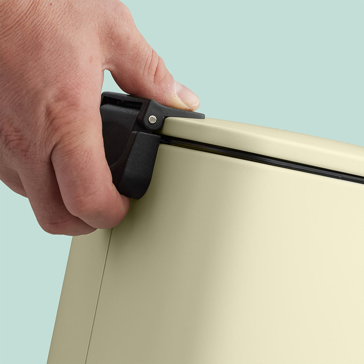 Square Pedal Bin 8L with Liners – Soft-Close, Hands-Free