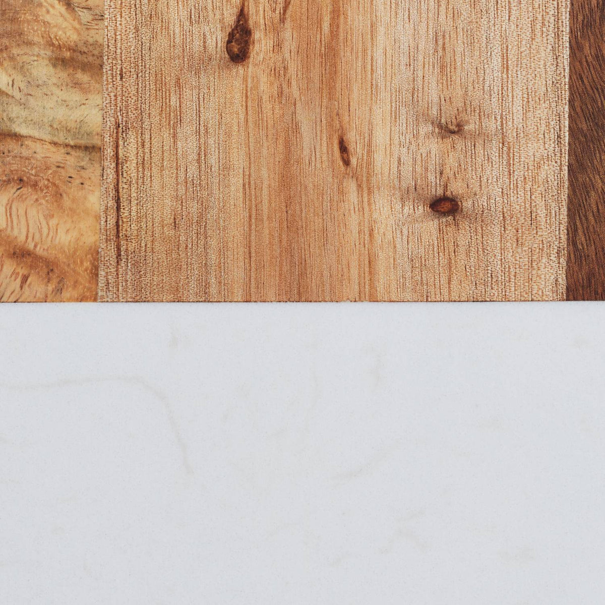 Square cutting board in wood and marble