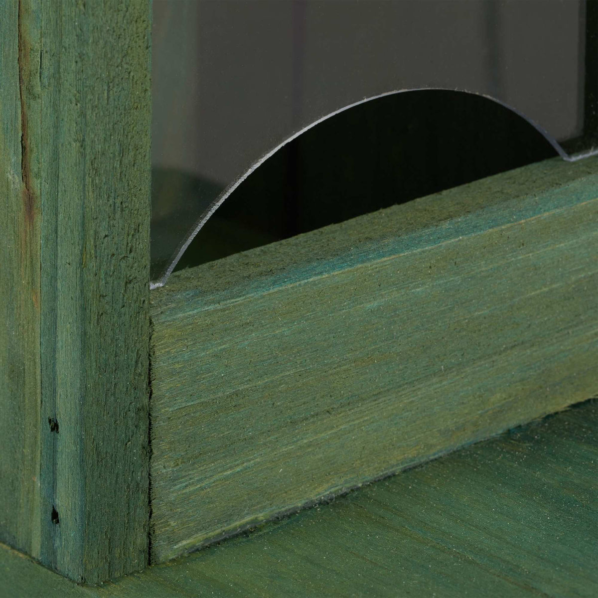 Squirrel feeder Metal roof
