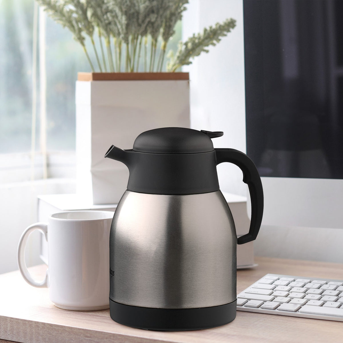 Stainless steel vacuum jug 1.5 litres