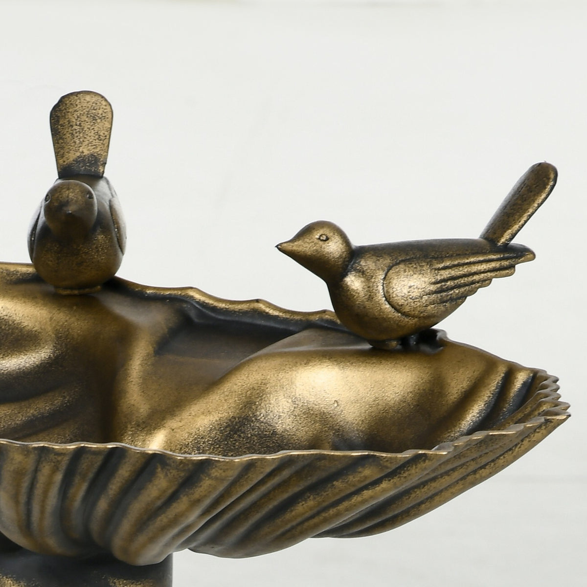 Standing bird bath, bird bath made of plastic, frost-proof bird basin, winter-proof water drinker for wild birds, water bowl, water point for garden, terrace, balcony, 49.5 x 38 x 81 cm, bronze