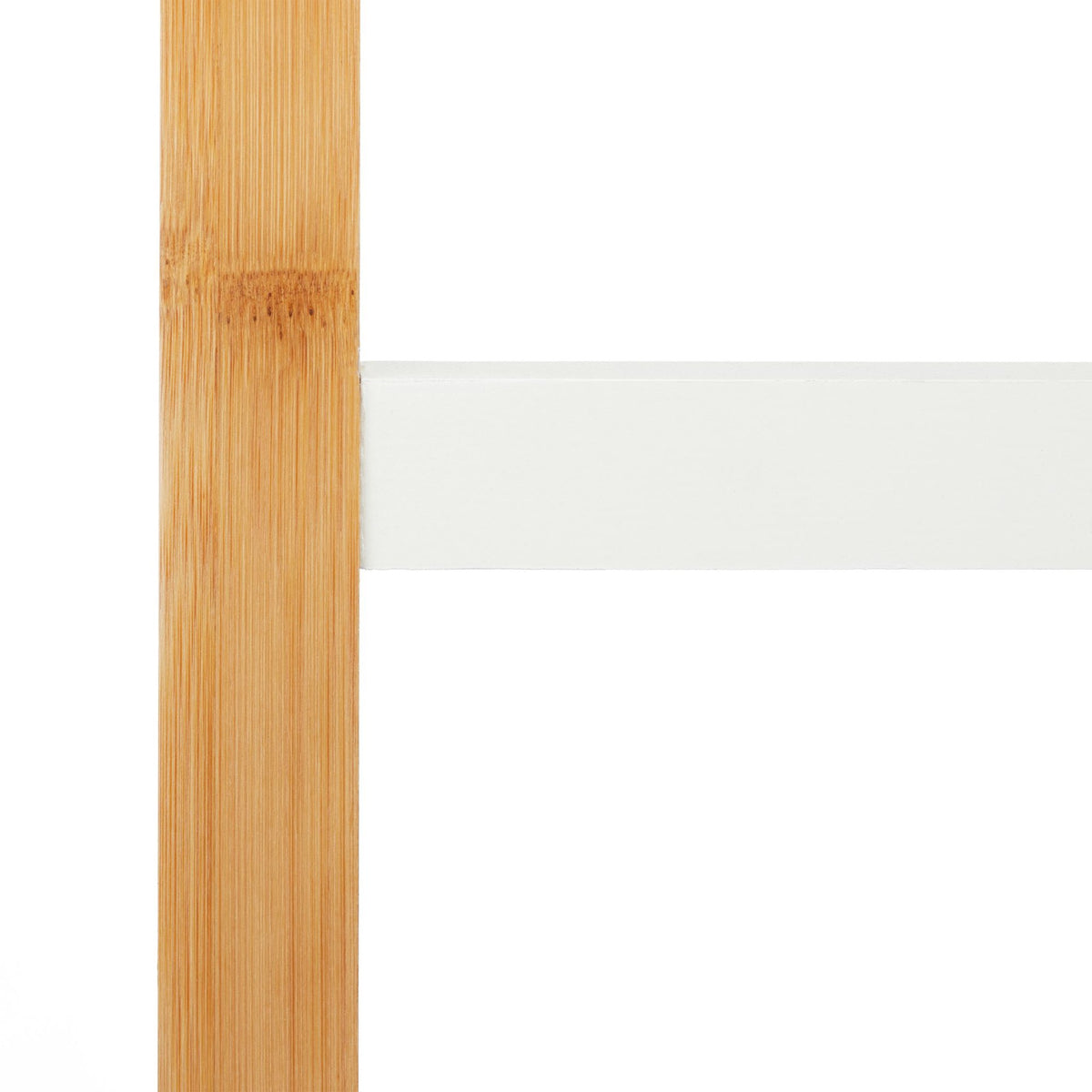 Standing towel rack