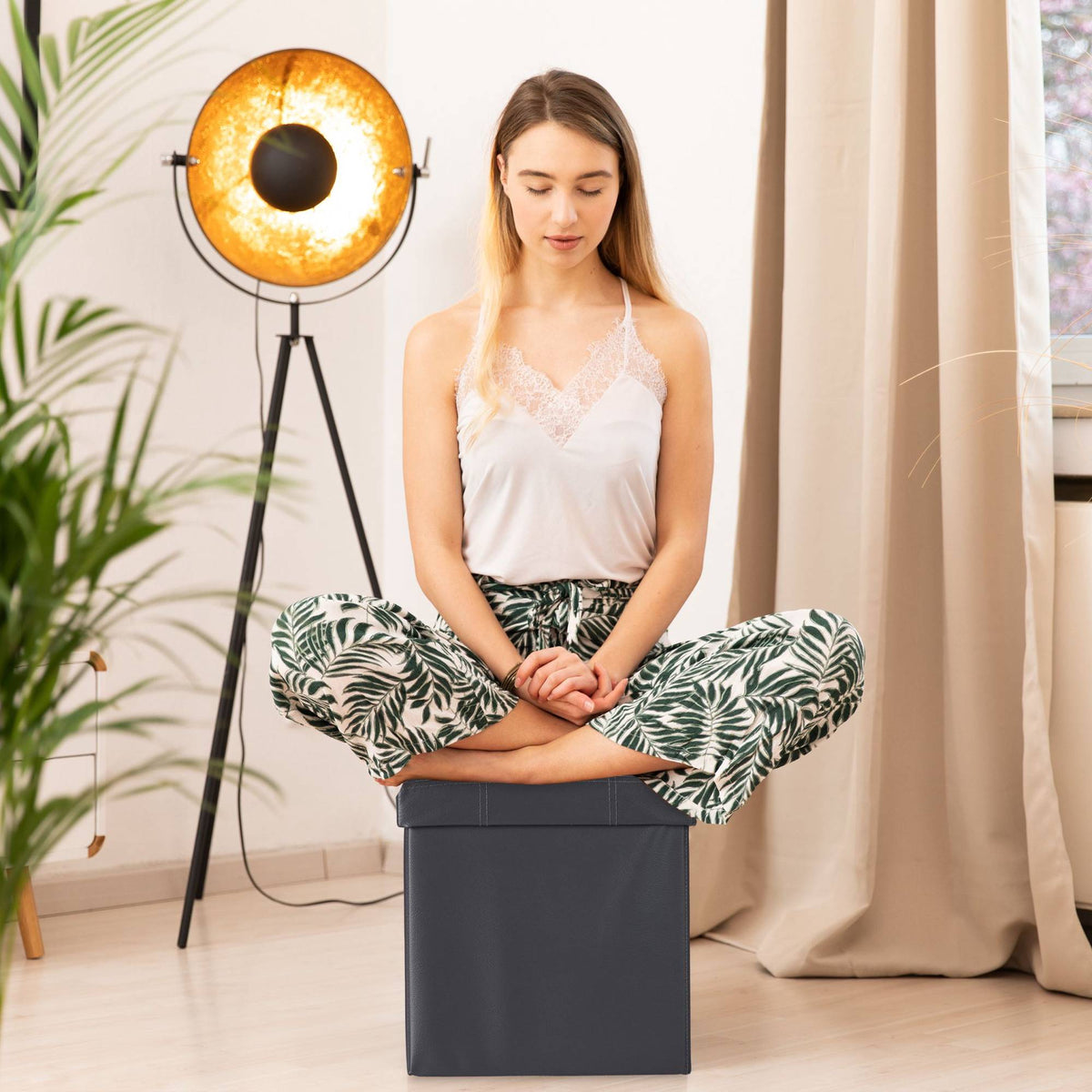 Stool in artificial leather with storage space