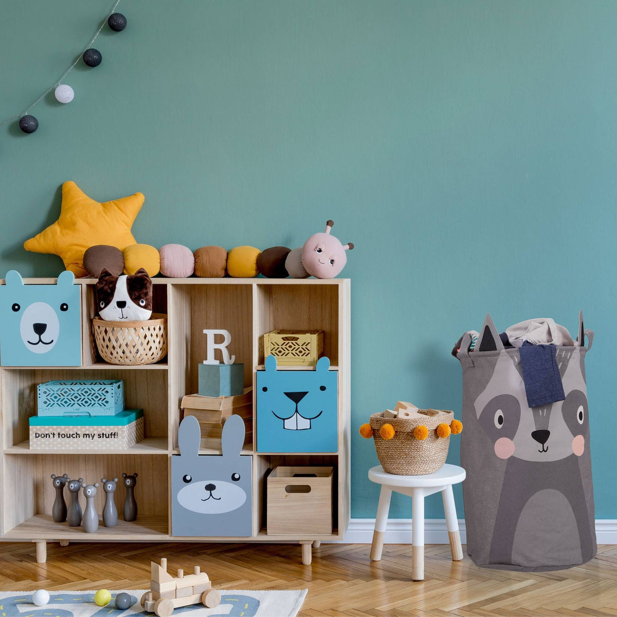 Storage basket for children with a raccoon motif