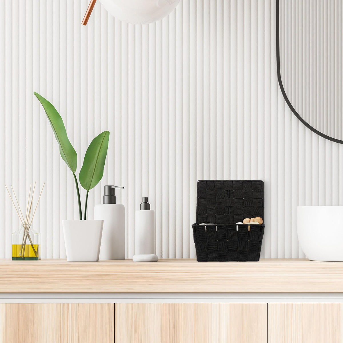 Storage basket with lid