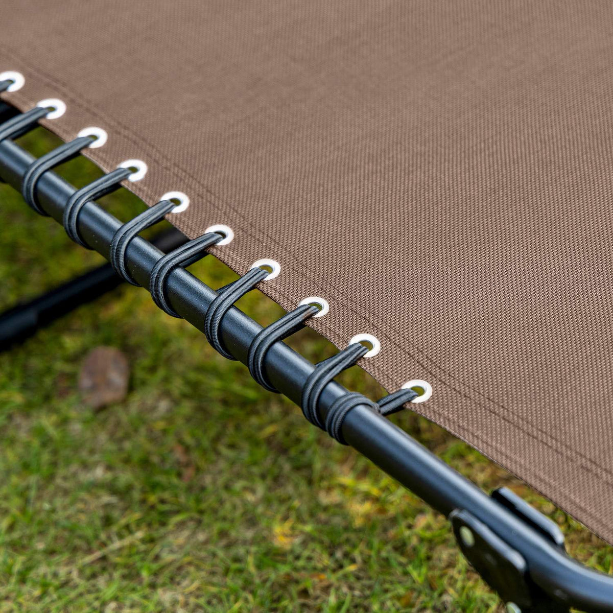 Sun lounger folding garden lounger with pillow, side pocket, deck chair with 5-way adjustable backrest, weatherproof camping lounger can hold up to 120 kg, for garden beach pool, brown