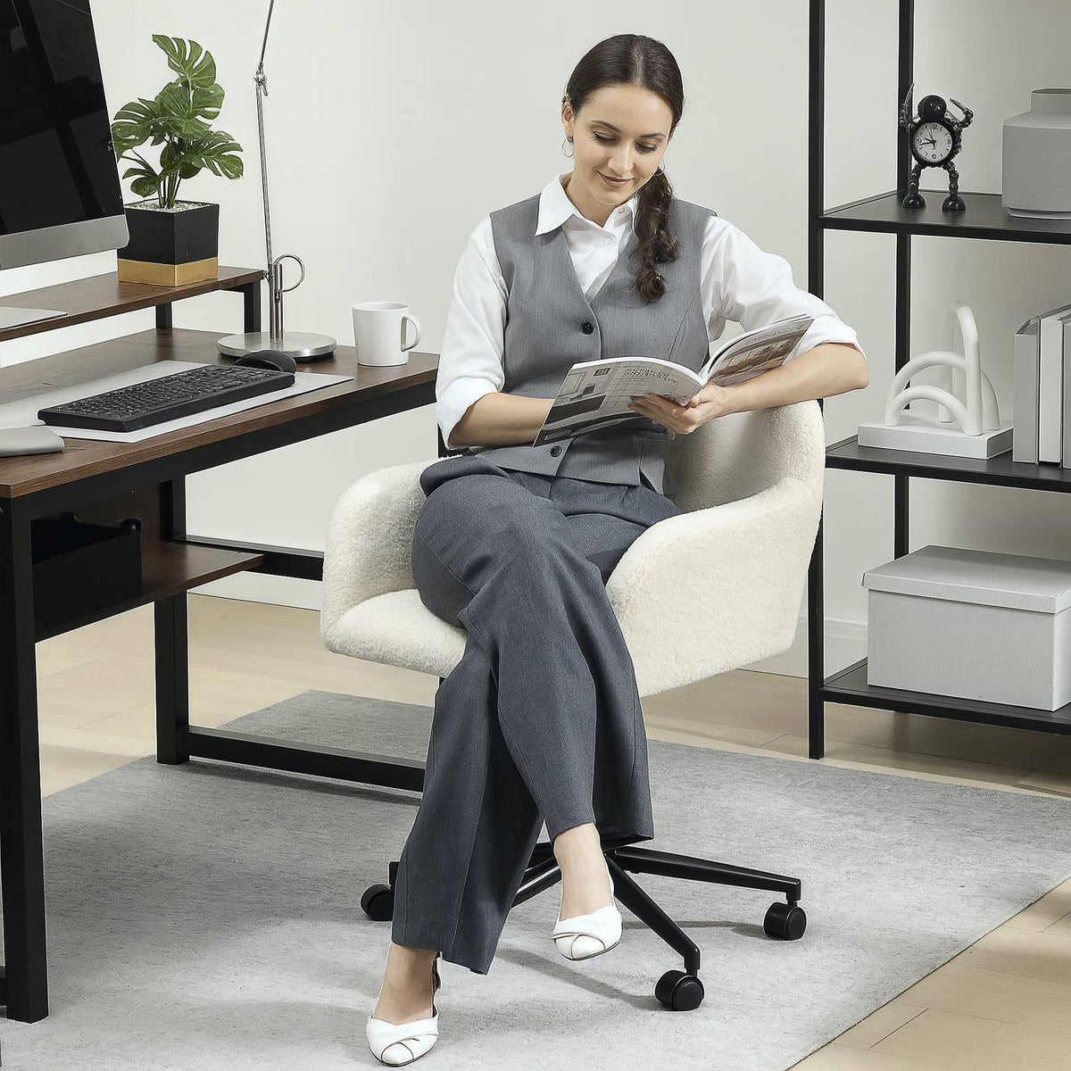 Swivel office chair with casters, desk chair, fleece fabric, foam, height-adjustable, home office, cream white