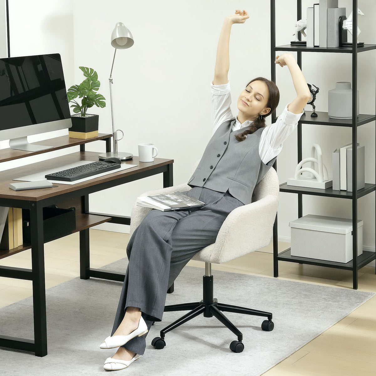 Swivel office chair with casters, desk chair, fleece fabric, foam, height-adjustable, home office, cream white