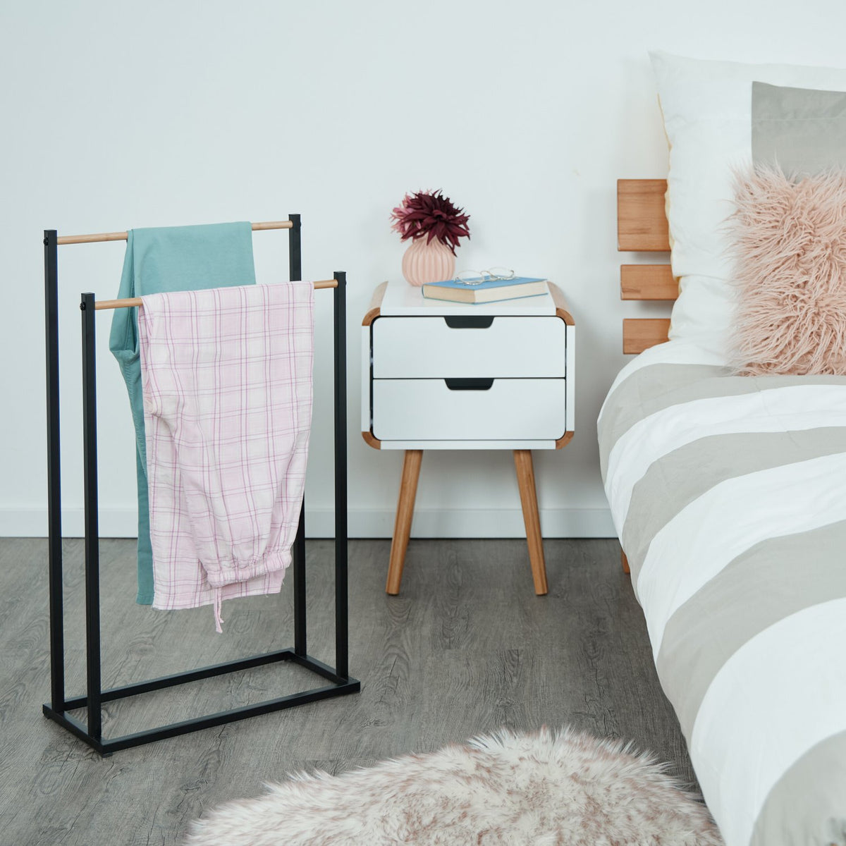 Towel rack with 2 rails