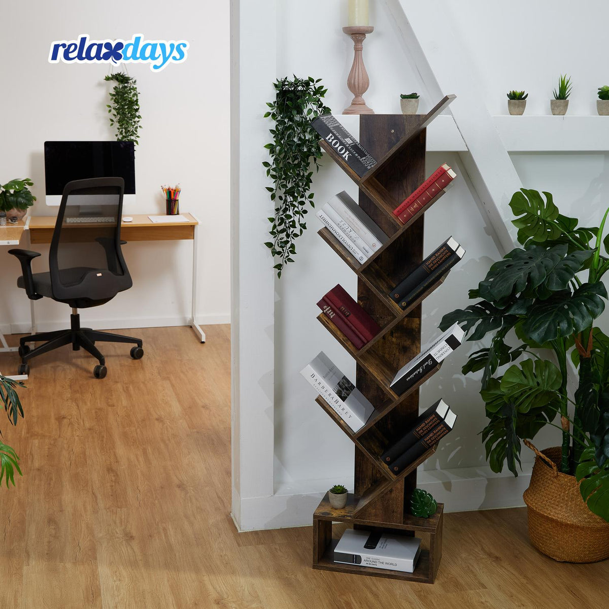 Tree-shaped bookshelf