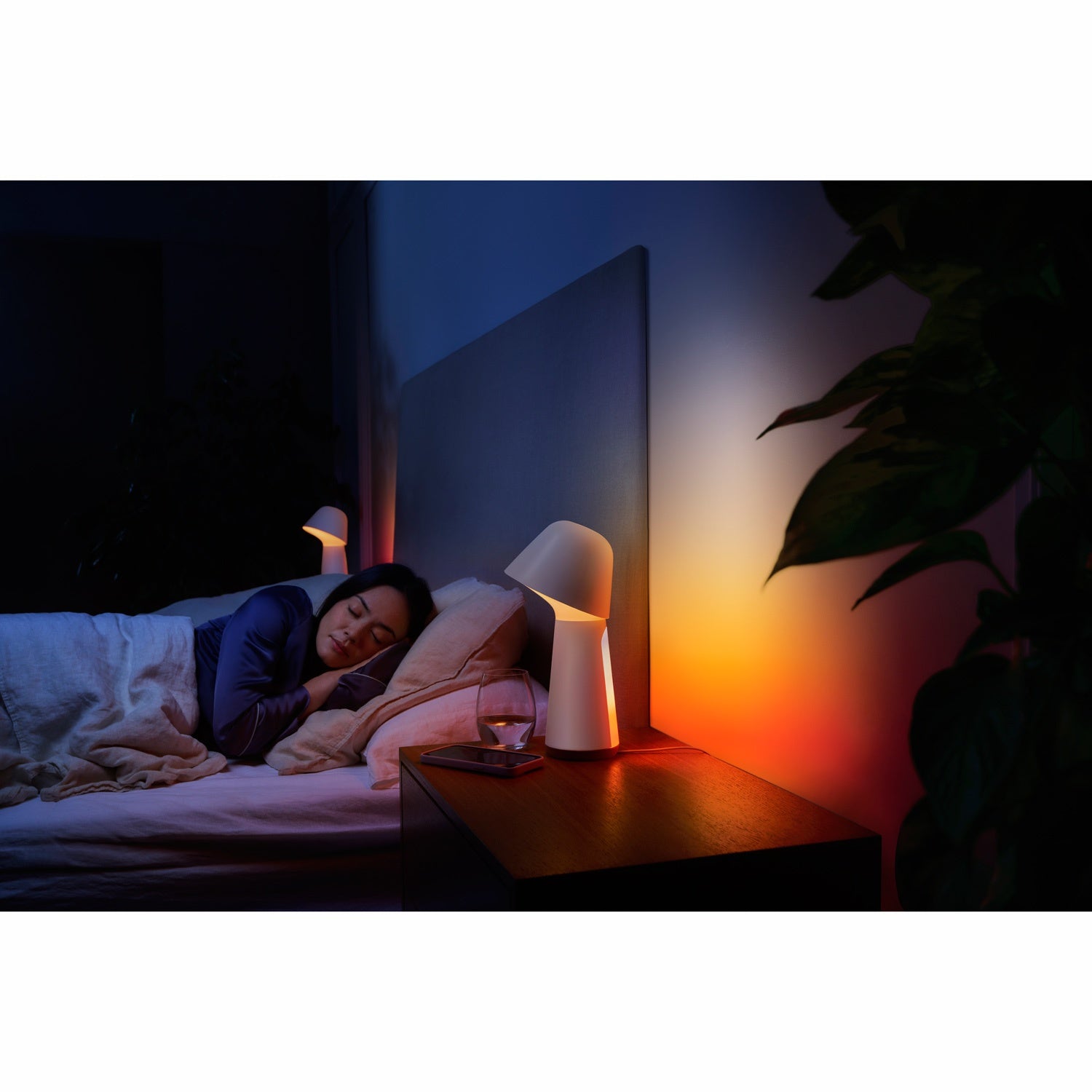 Twilight Bedside lamp White and color ambiance White