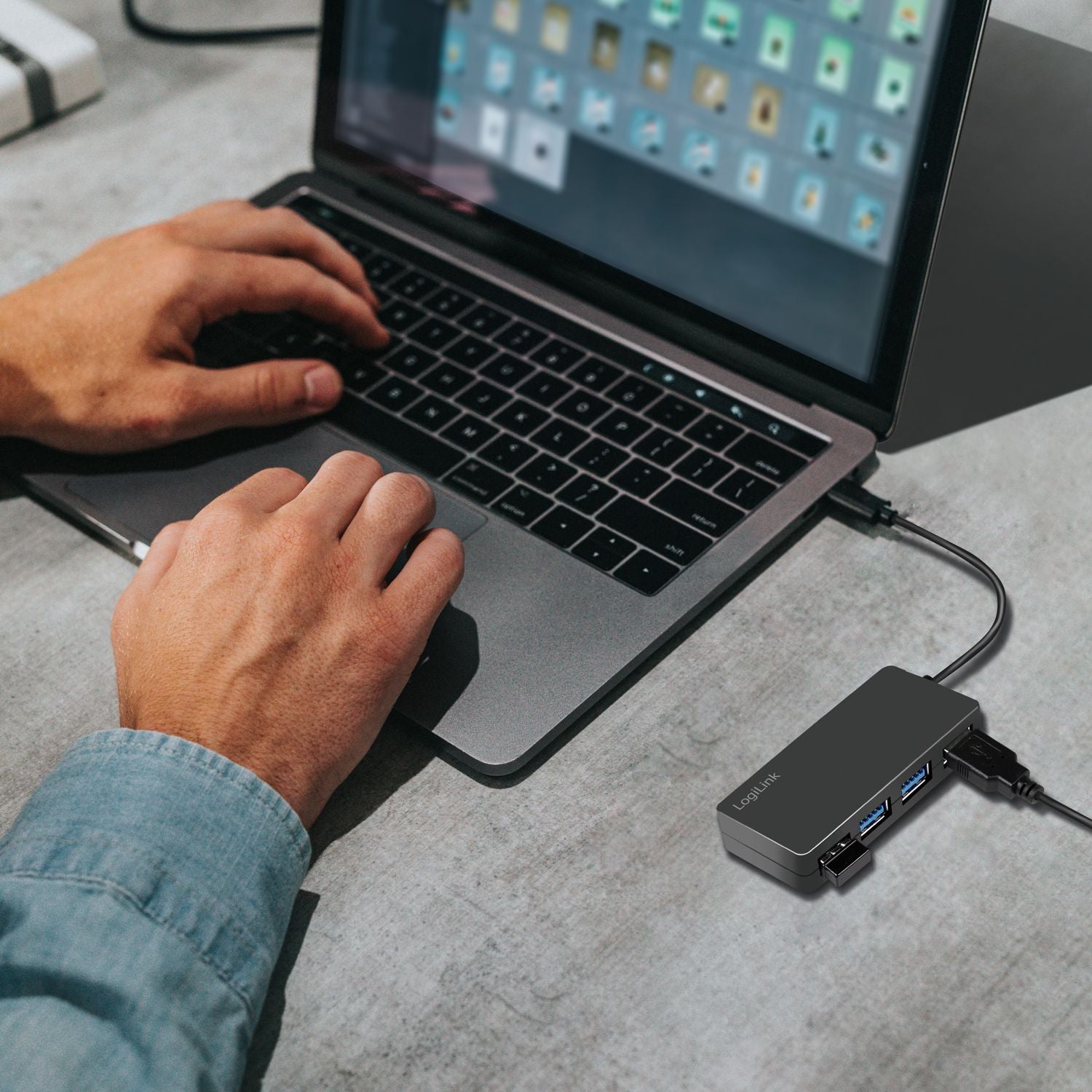 USB 3.0 hub (3.2 Gen1) 4 USB-A ports