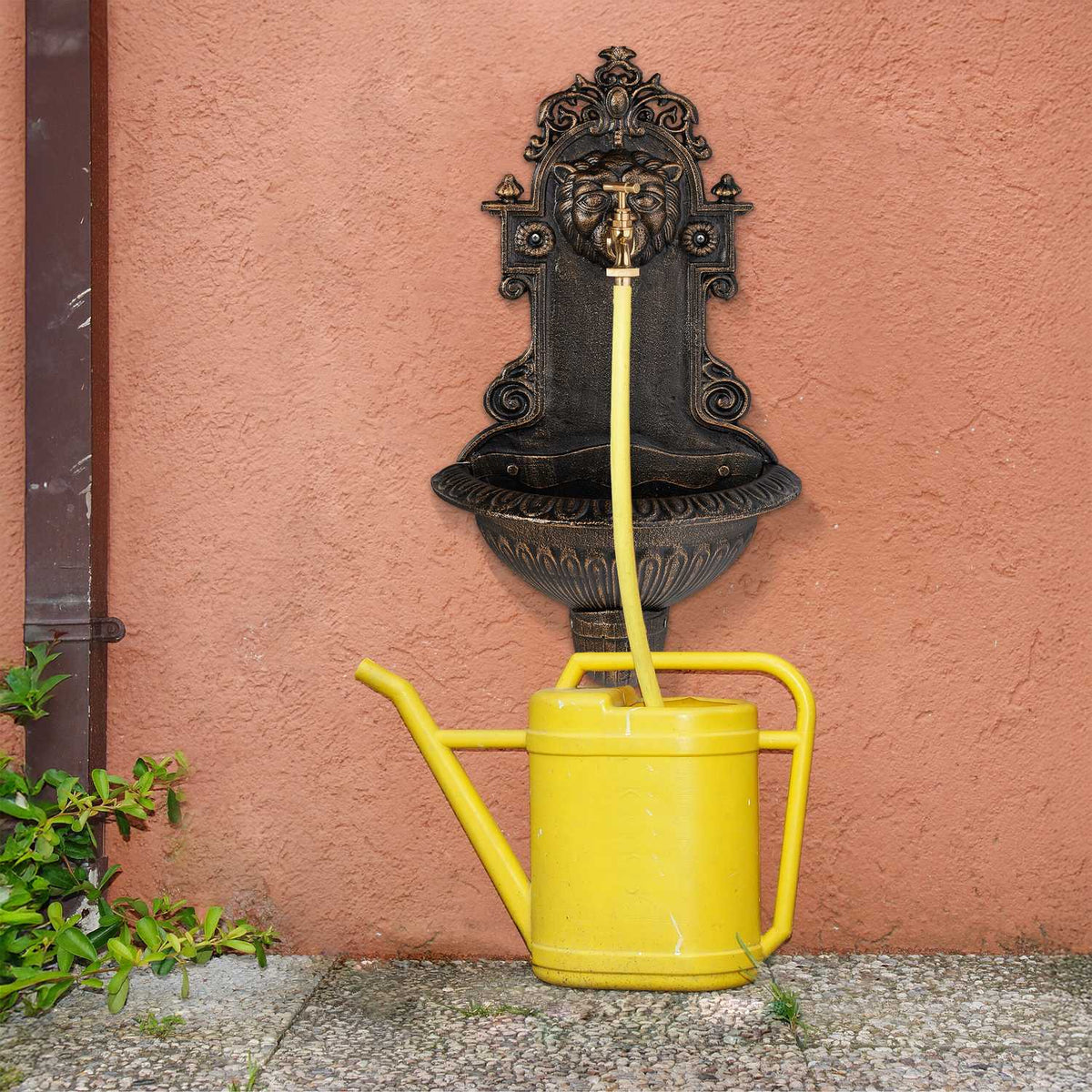 Wall-Mounted Cast Iron Garden Fountain with Tap