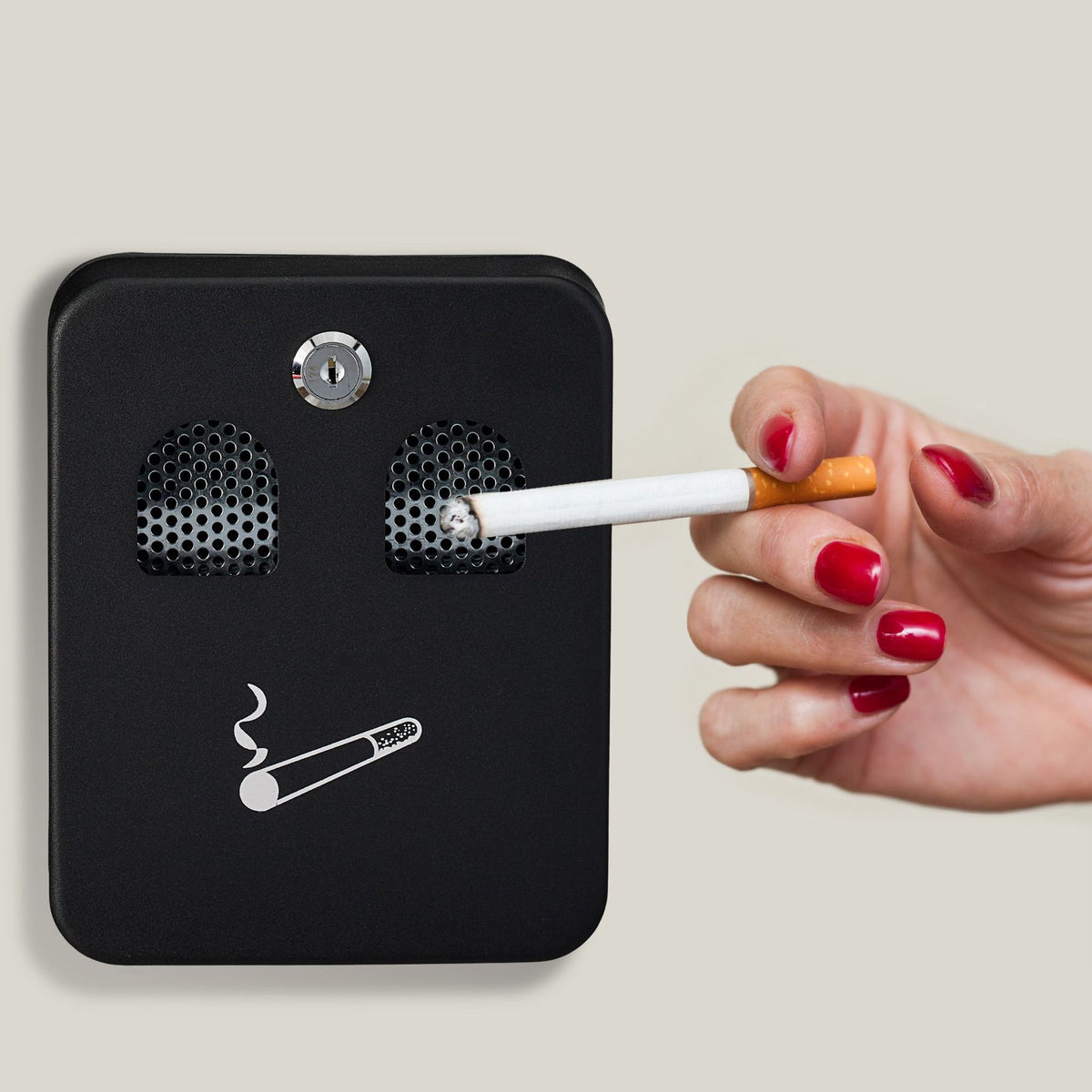 Wall ashtray for outdoor use
