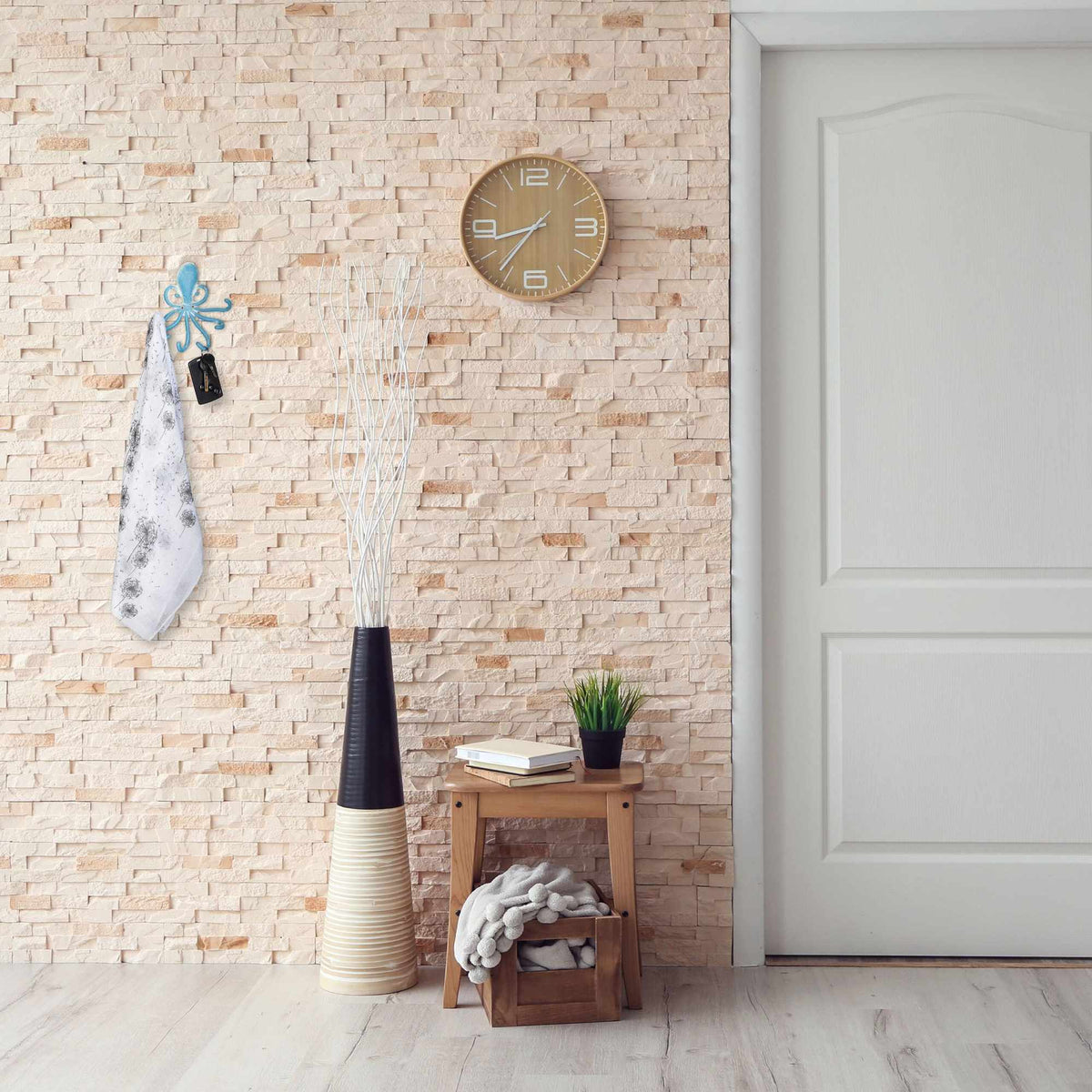 Wall hook with octopus