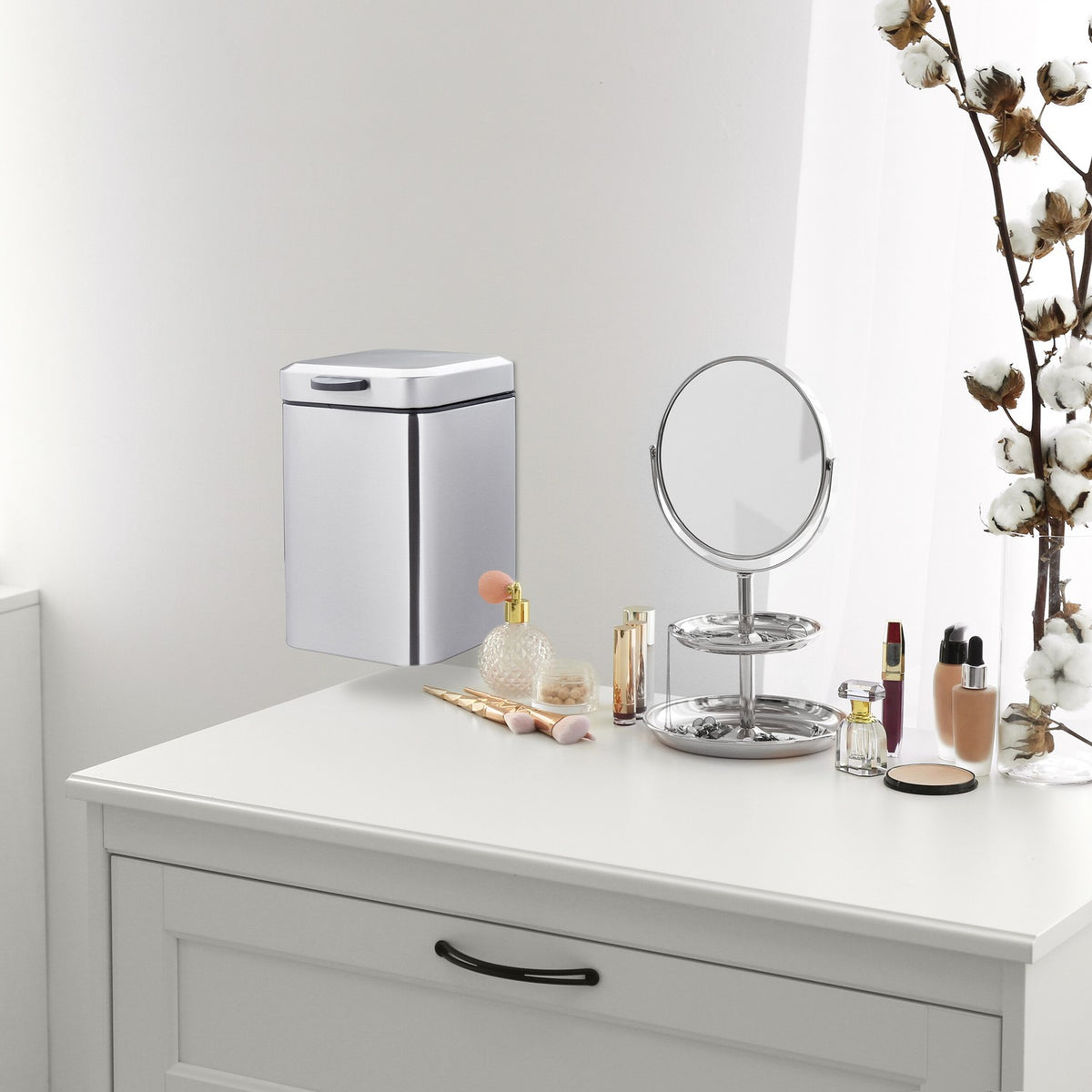 Wall-mounted cosmetics container 6 liters