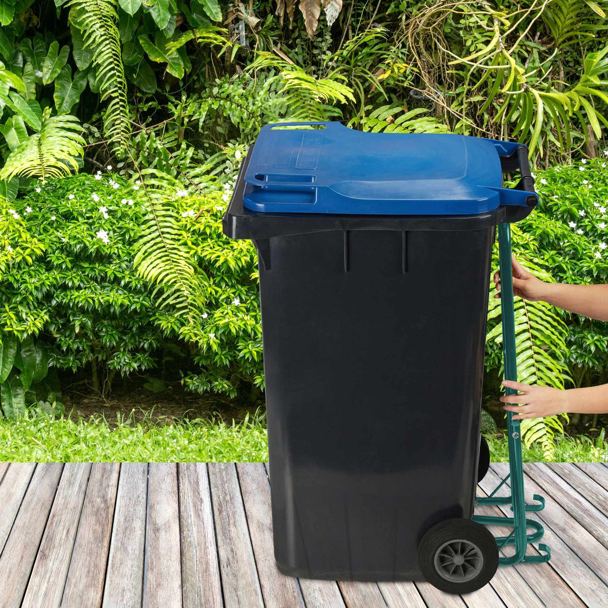Waste compactor for the dustbin
