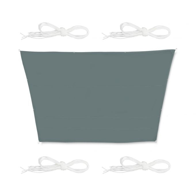Water tank with faucet