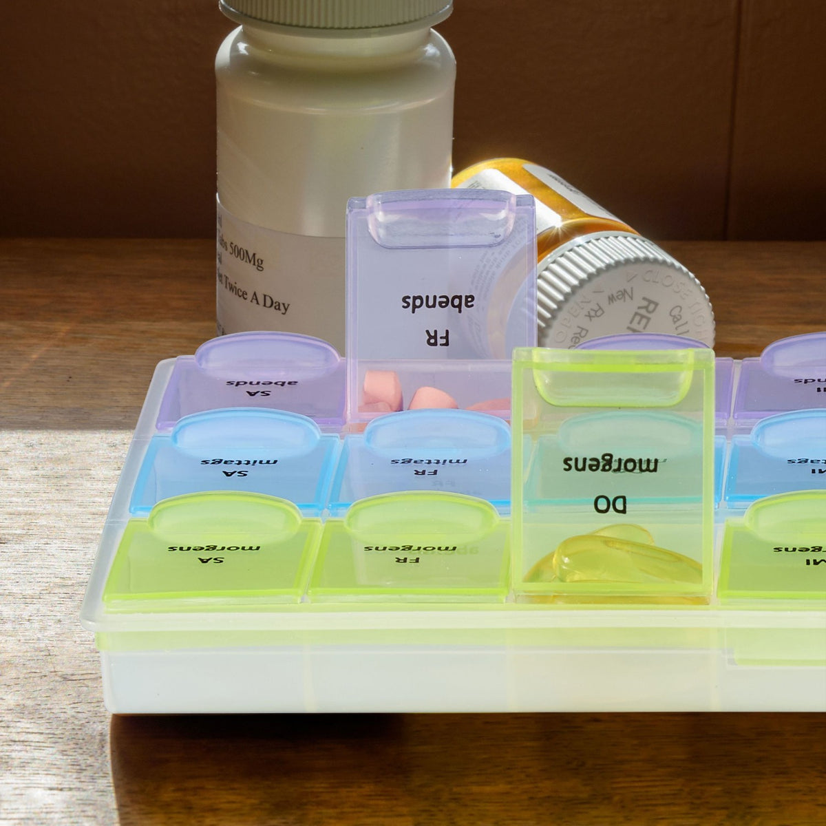 Weekly Pill Box, 7-Day Organizer with 3 Compartments