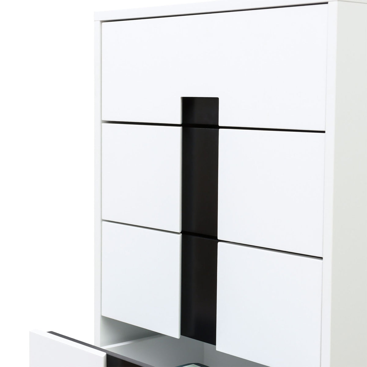 White Chest of Drawers – 4 Spacious Drawers, Versatile Storage