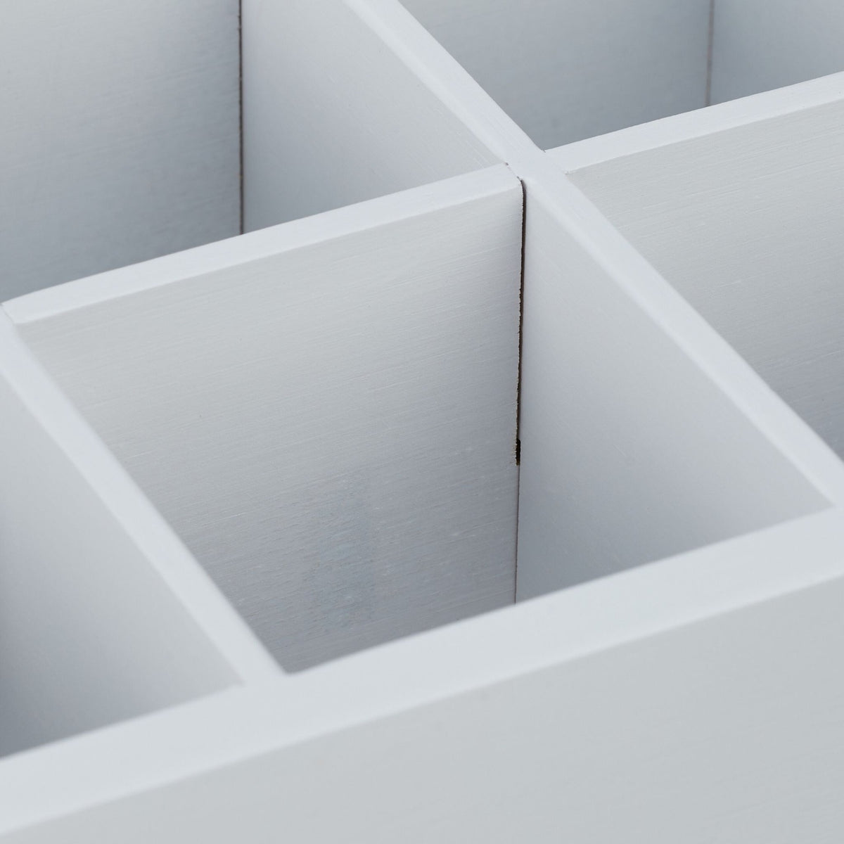 White tea box with 8 compartments
