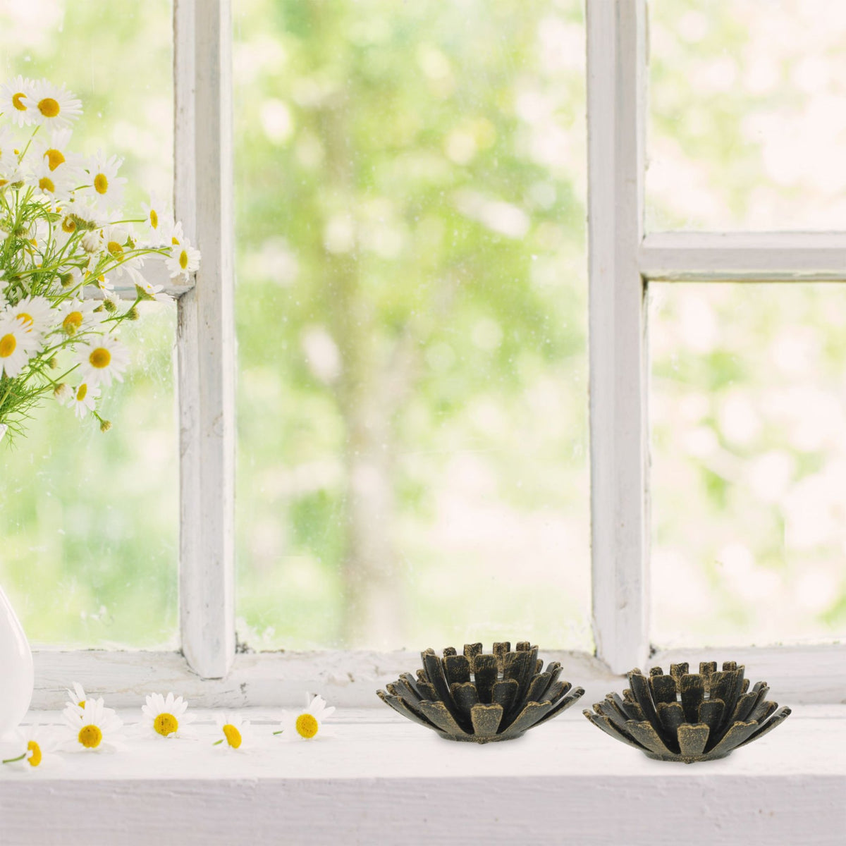 set of 2 flower-shaped tealight holders