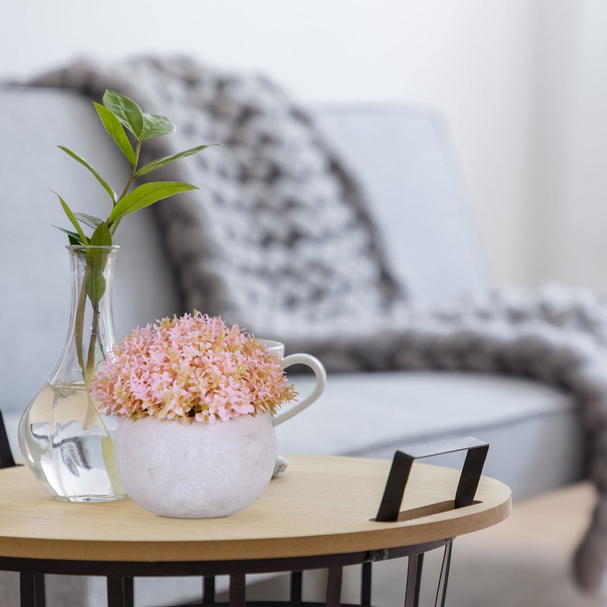 set of 4 artificial flowers in pot